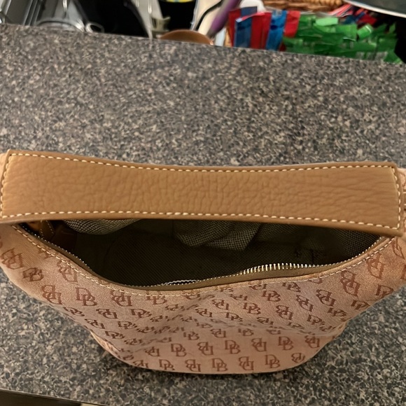 Dooney and Bourke handbag - Picture 5 of 12